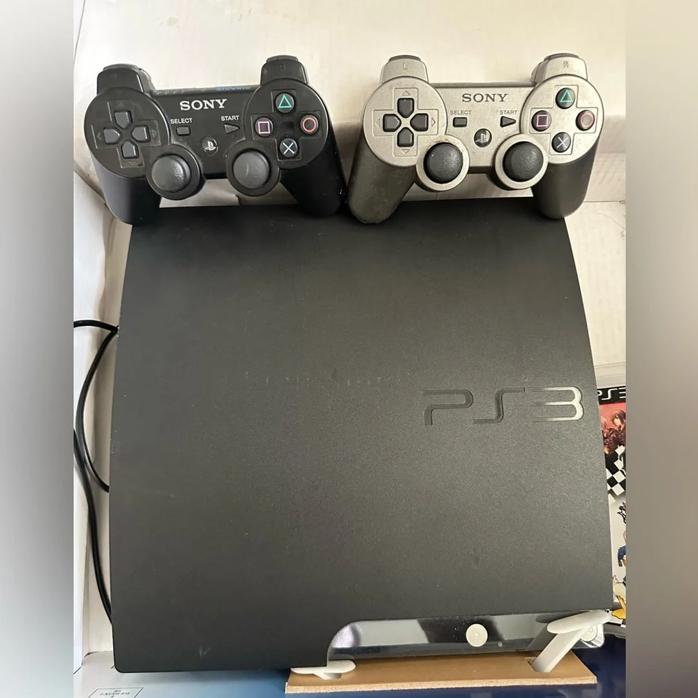 Sony PlayStation PS3 With Two Controllers and Two Kingdom Hearts Games - Picture 2 of 3